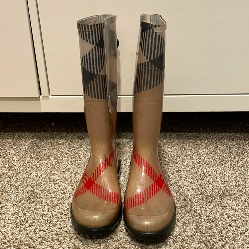 Burberry rain boots size 38